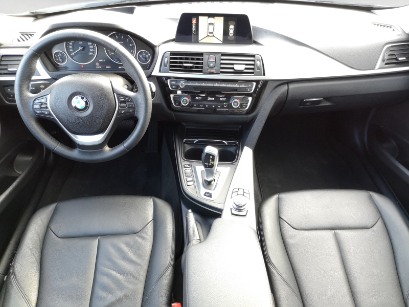 BMW - 330e Luxury Line