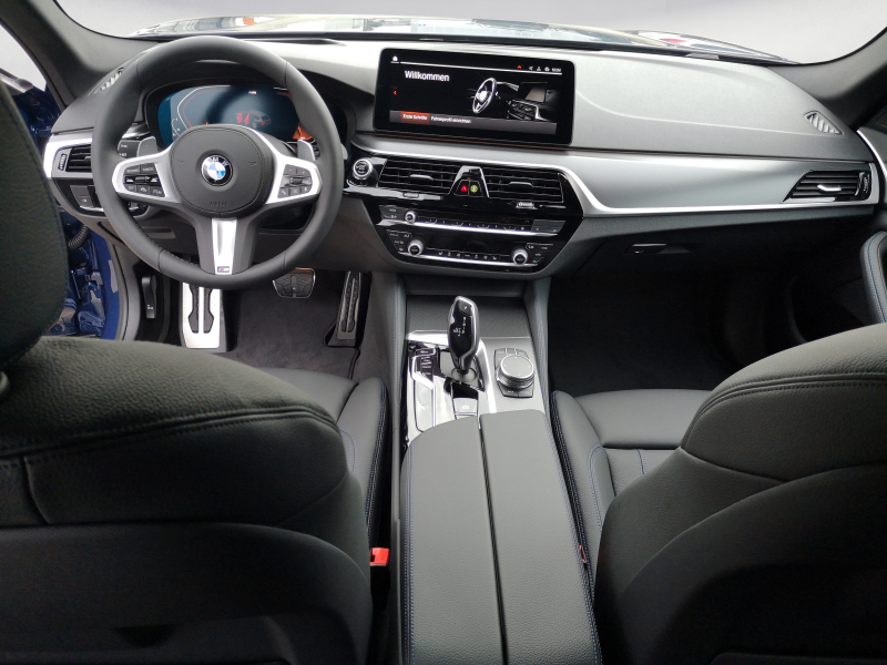 BMW - 530i xDrive Touring