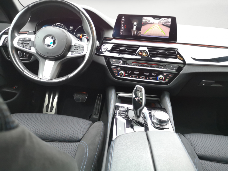 BMW - 530d Touring M-Sport