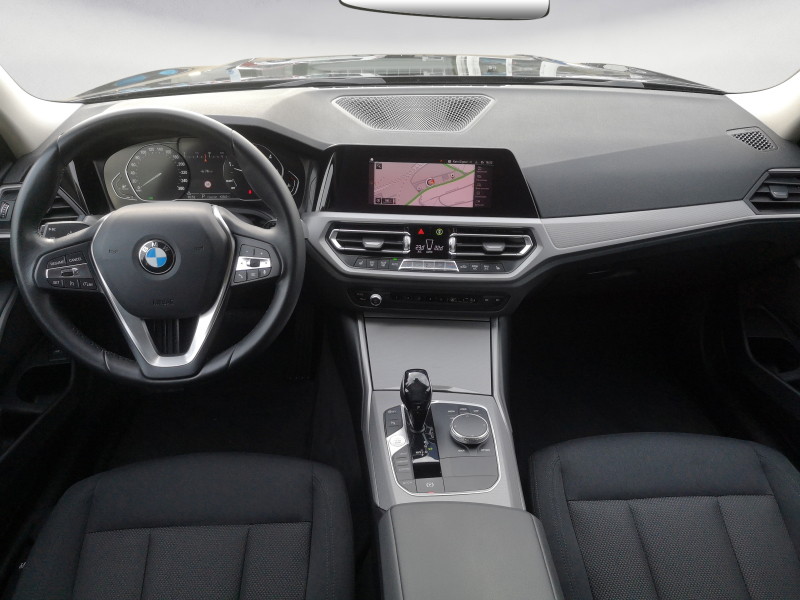 BMW - 320d xDrive Touring Advantage