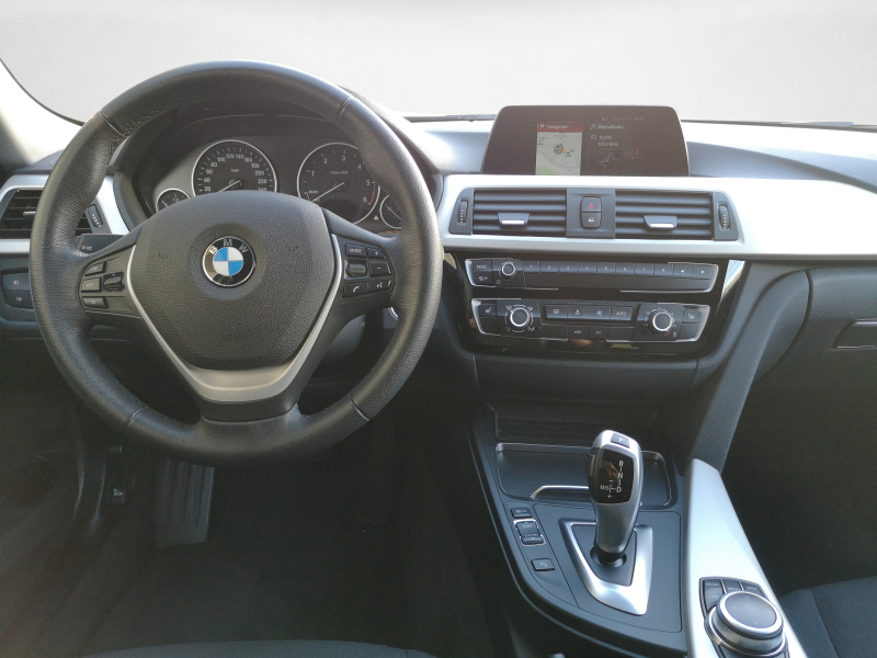 BMW - 318dA Touring Advantage