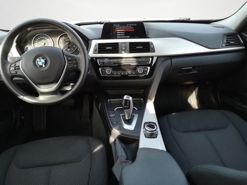 BMW - 320d Advantage