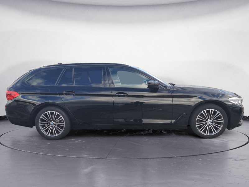 BMW - 520iA Touring Sport Line