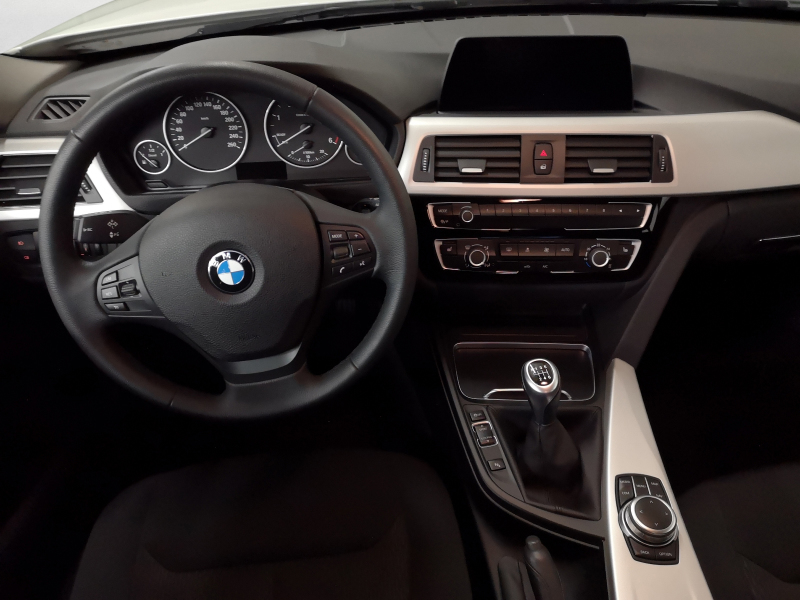BMW - 318d Touring Advantage