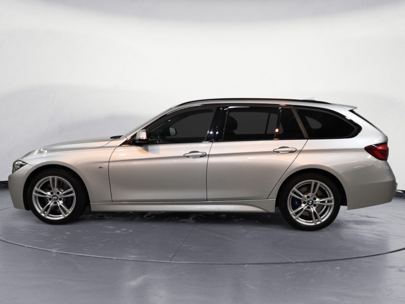 BMW - 330d xDrive Touring M Sport Head-Up Display