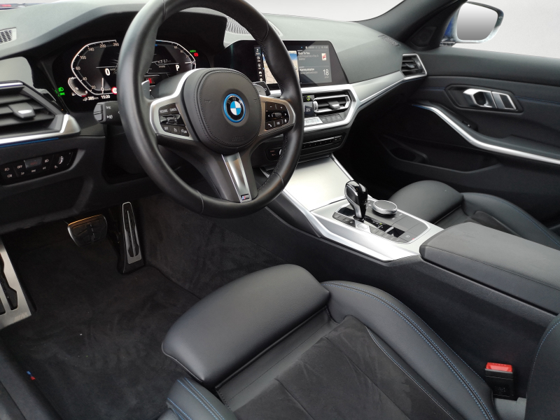 BMW - 320e xDrive Touring
