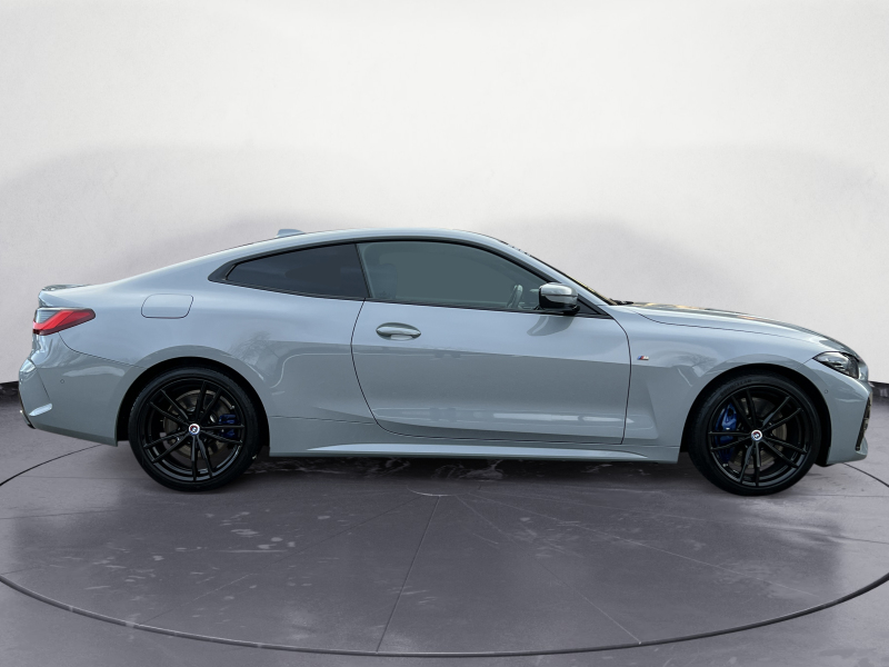 BMW - M440i Coupe