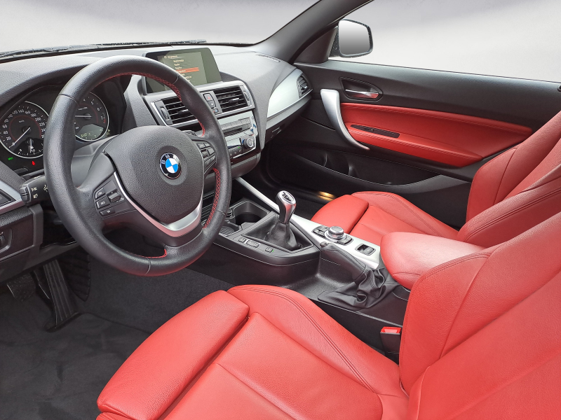 BMW - 220i Cabrio Sport Line