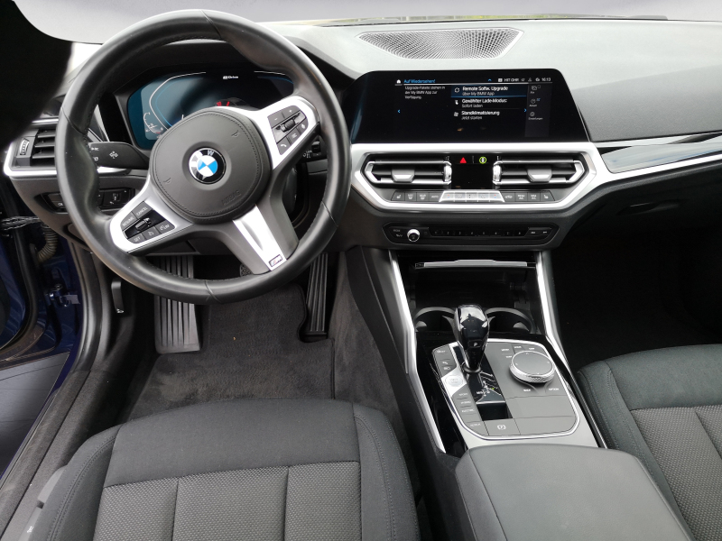 BMW - 330e Advantage Automatik