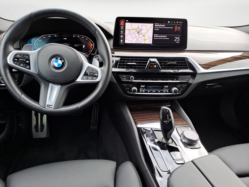 BMW - 530i xDrive Touring