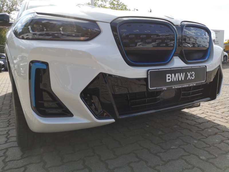 BMW - iX3 IMPRESSIVE