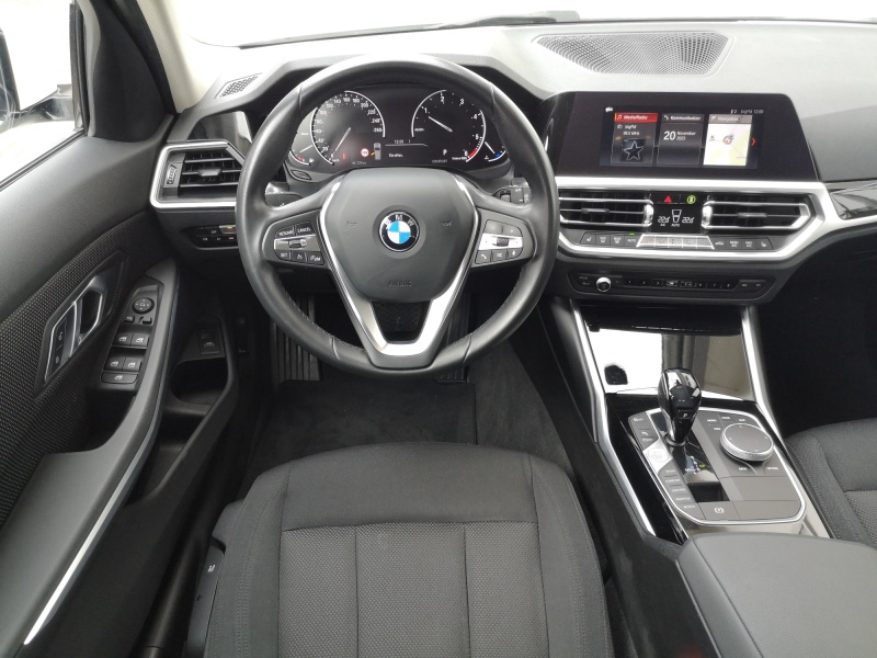 BMW - 320d Touring Advantage