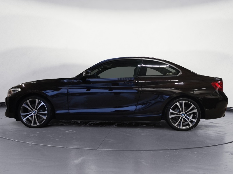 BMW - 220i Coupe Sport Line
