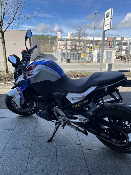 BMW Motorrad - F 900 R