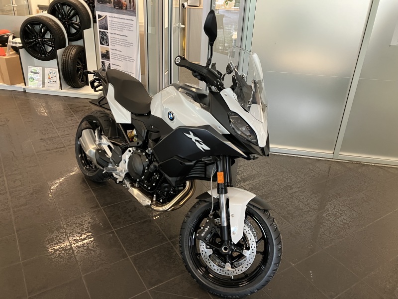 BMW Motorrad - F 900 XR