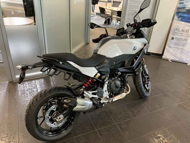 BMW Motorrad - F 900 XR