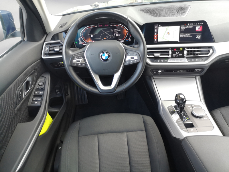 BMW - 318d Touring Advantage