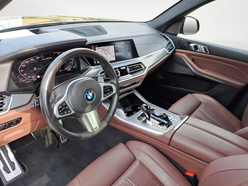 BMW - X5 M50i