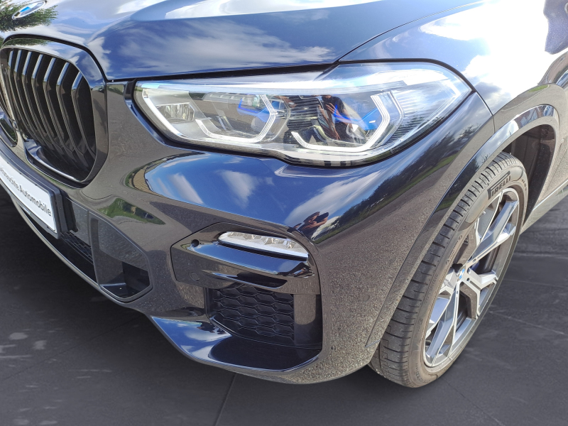 BMW - X5 M50i