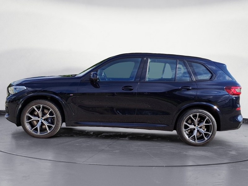 BMW - X5 M50i