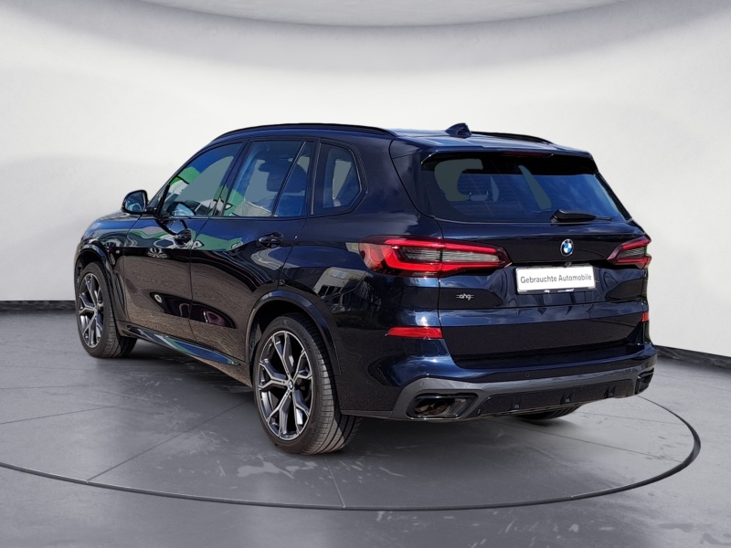 BMW - X5 M50i