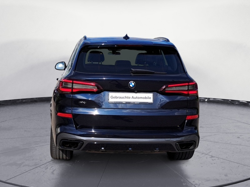 BMW - X5 M50i