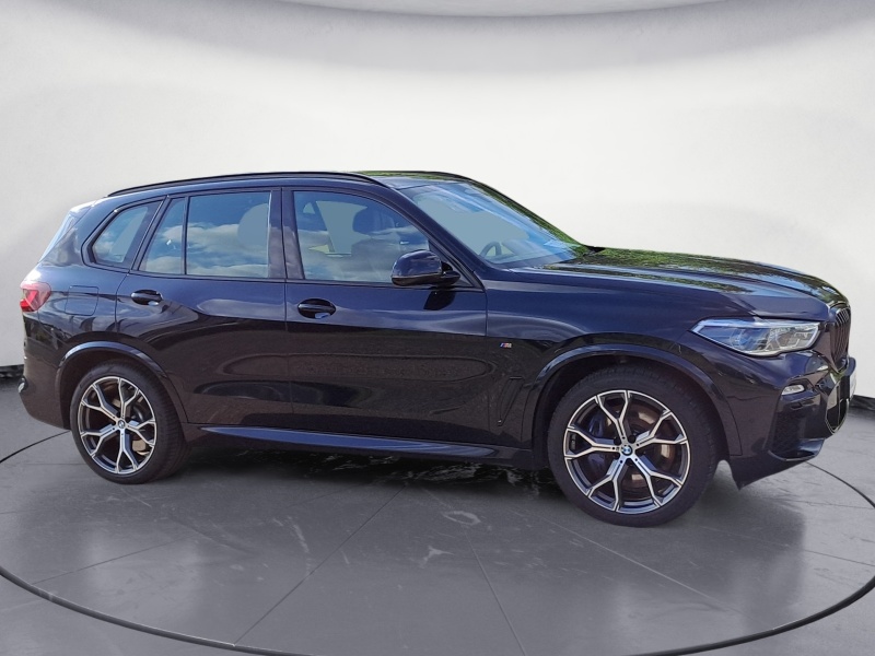 BMW - X5 M50i