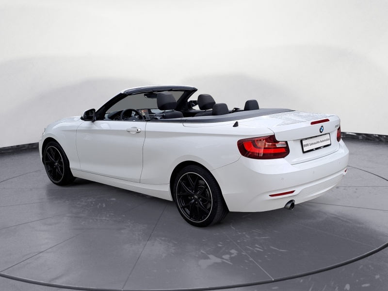 BMW - 220i Cabrio Advantage