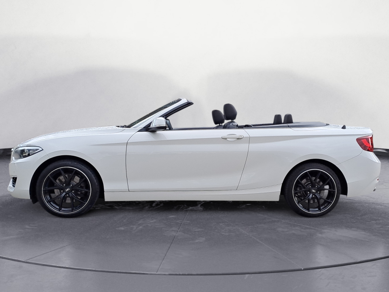 BMW - 220i Cabrio Advantage