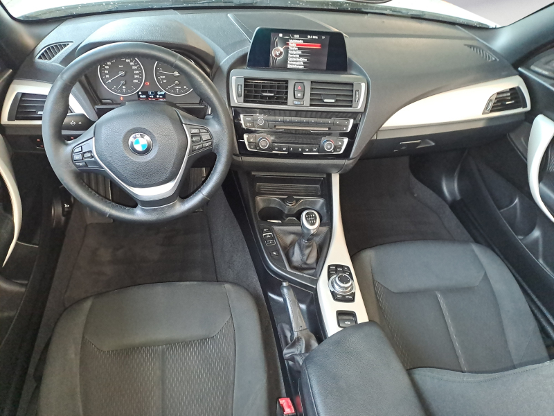 BMW - 220i Cabrio Advantage