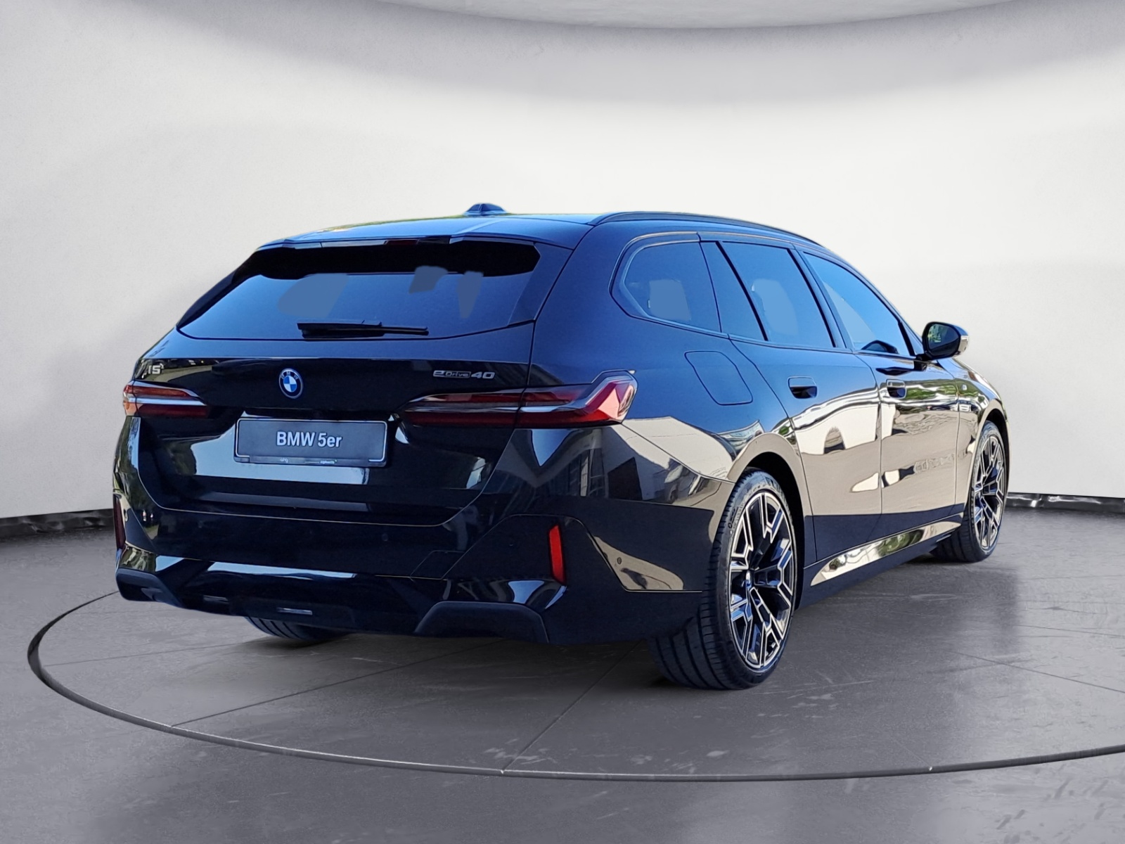 BMW - BMW i5 eDrive40 Touring