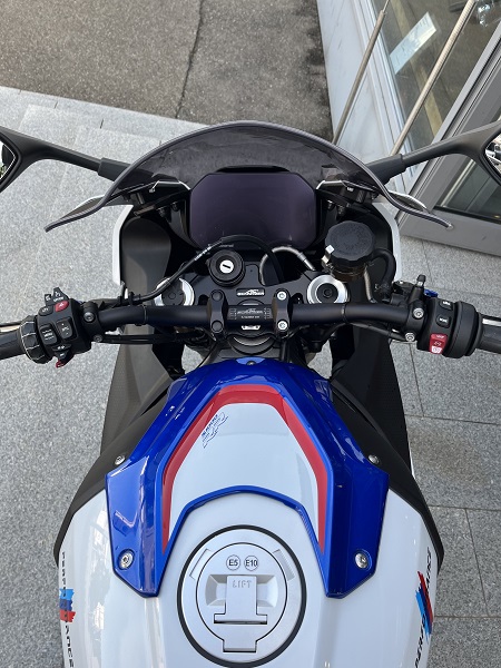 BMW Motorrad - S 1000 RR mit Öhlins Lenkungsdämpfer