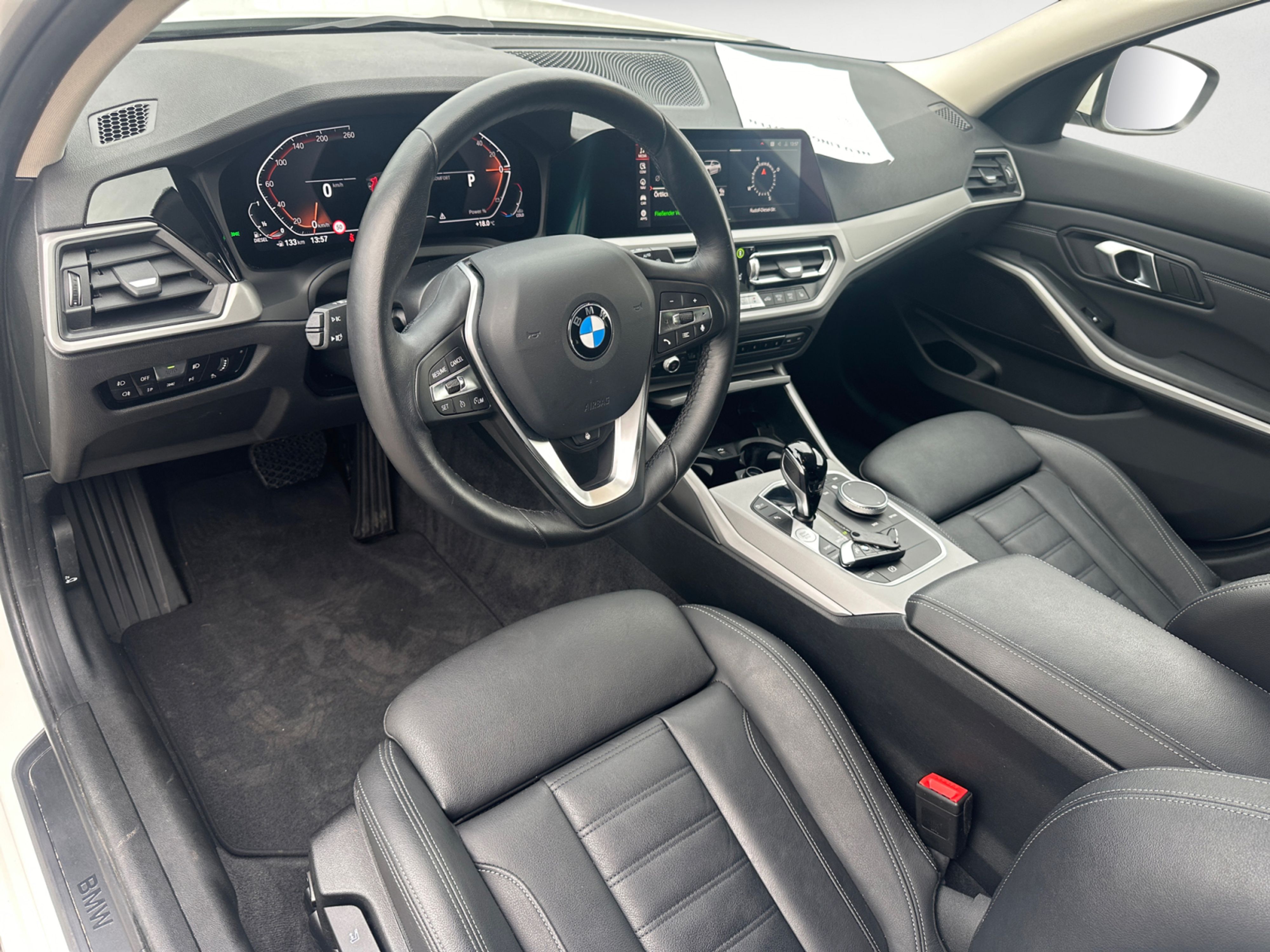 BMW - 330d xDrive Touring Advantage Automatic