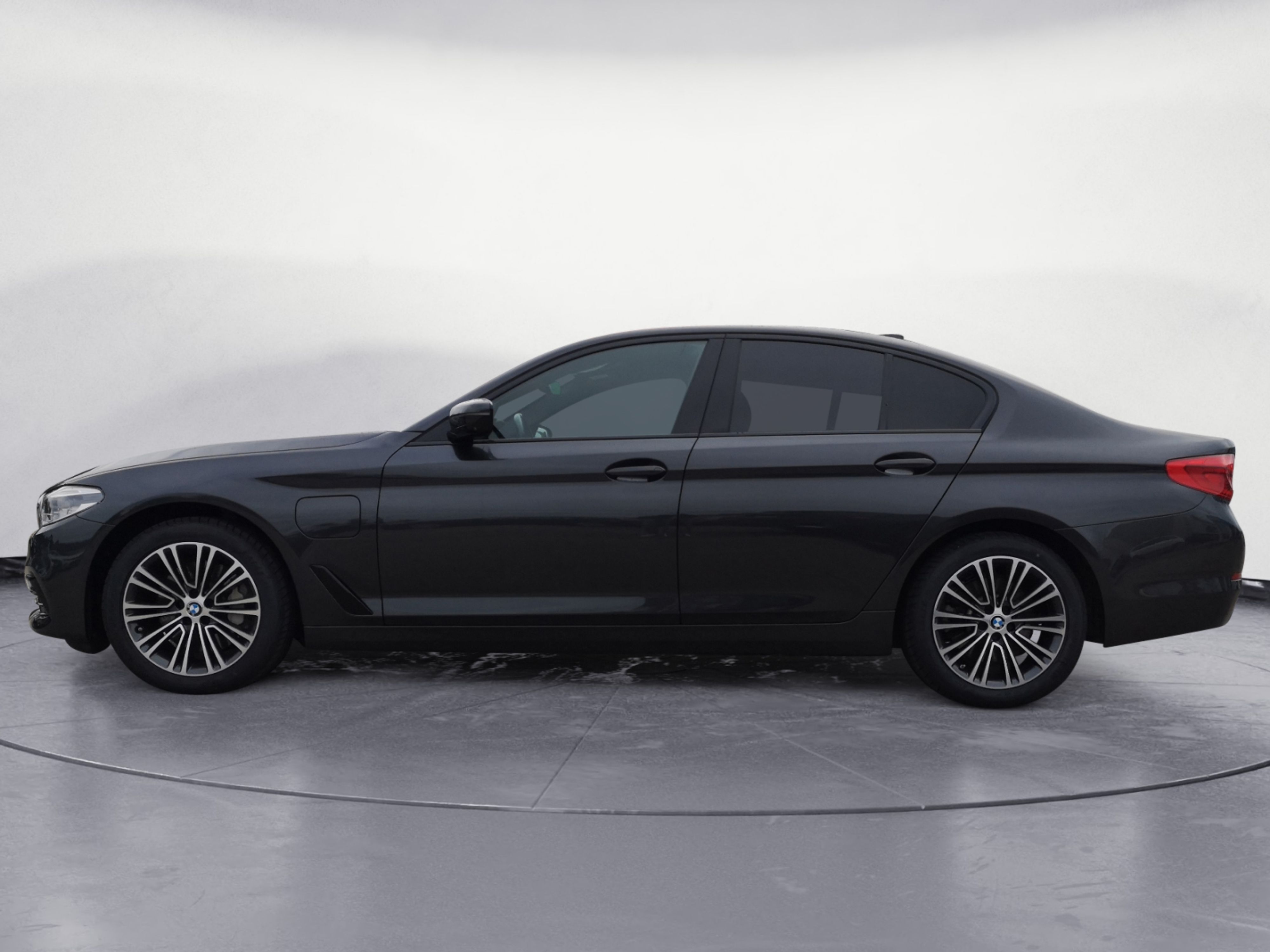 BMW - 530e xDrive Sport Line