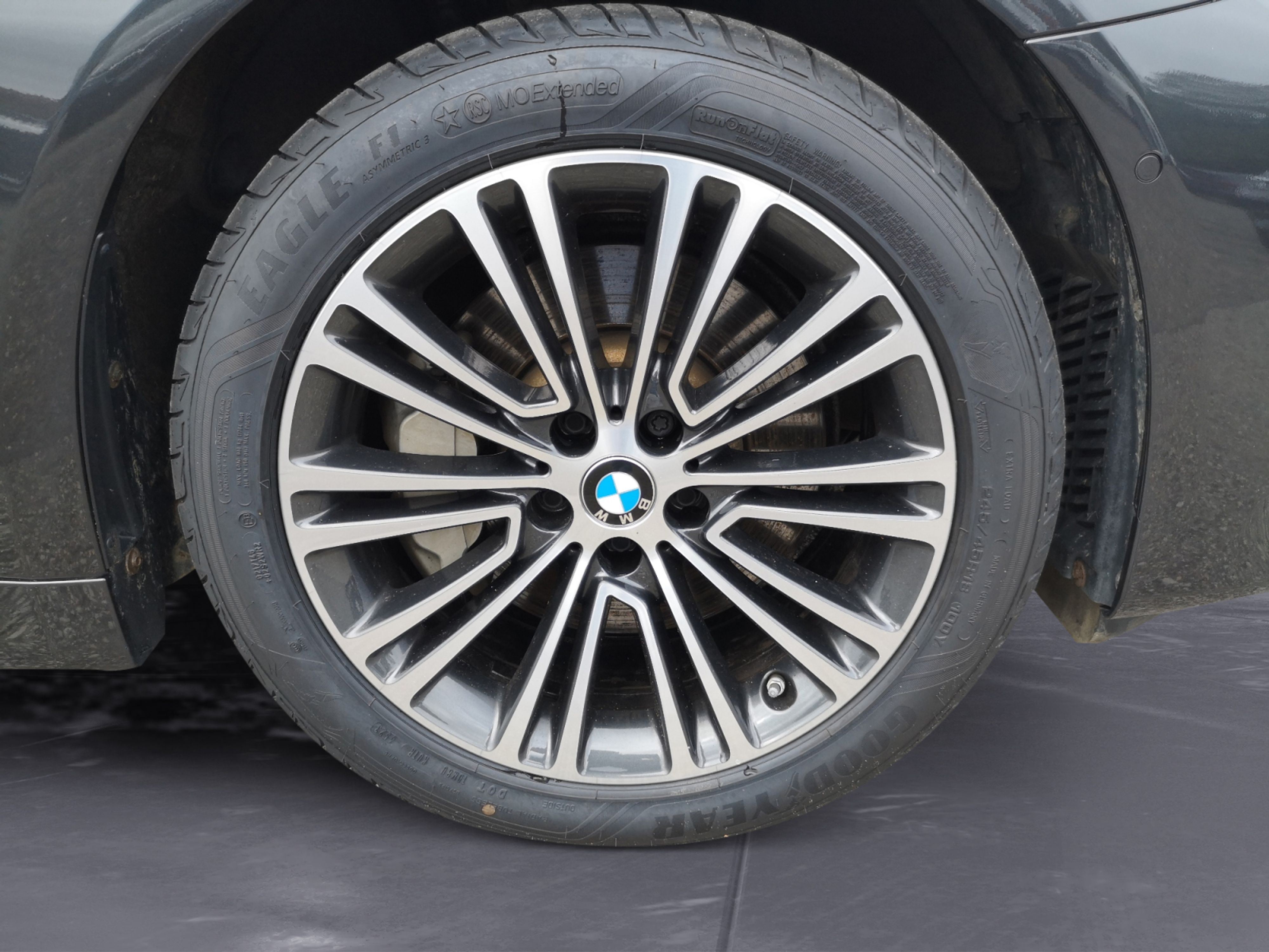 BMW - 530e xDrive Sport Line