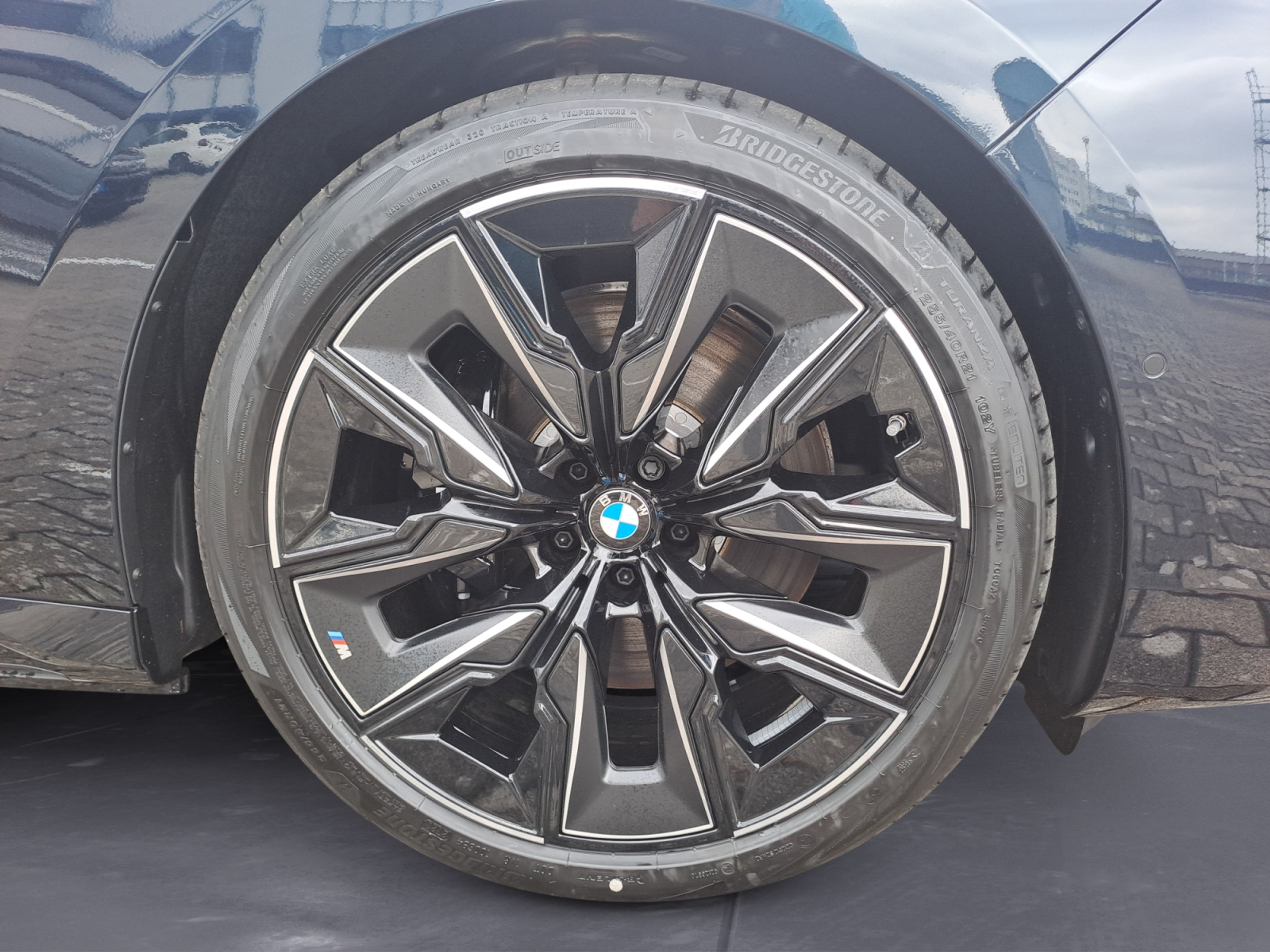 BMW - i7 M70 xDrive Limousine