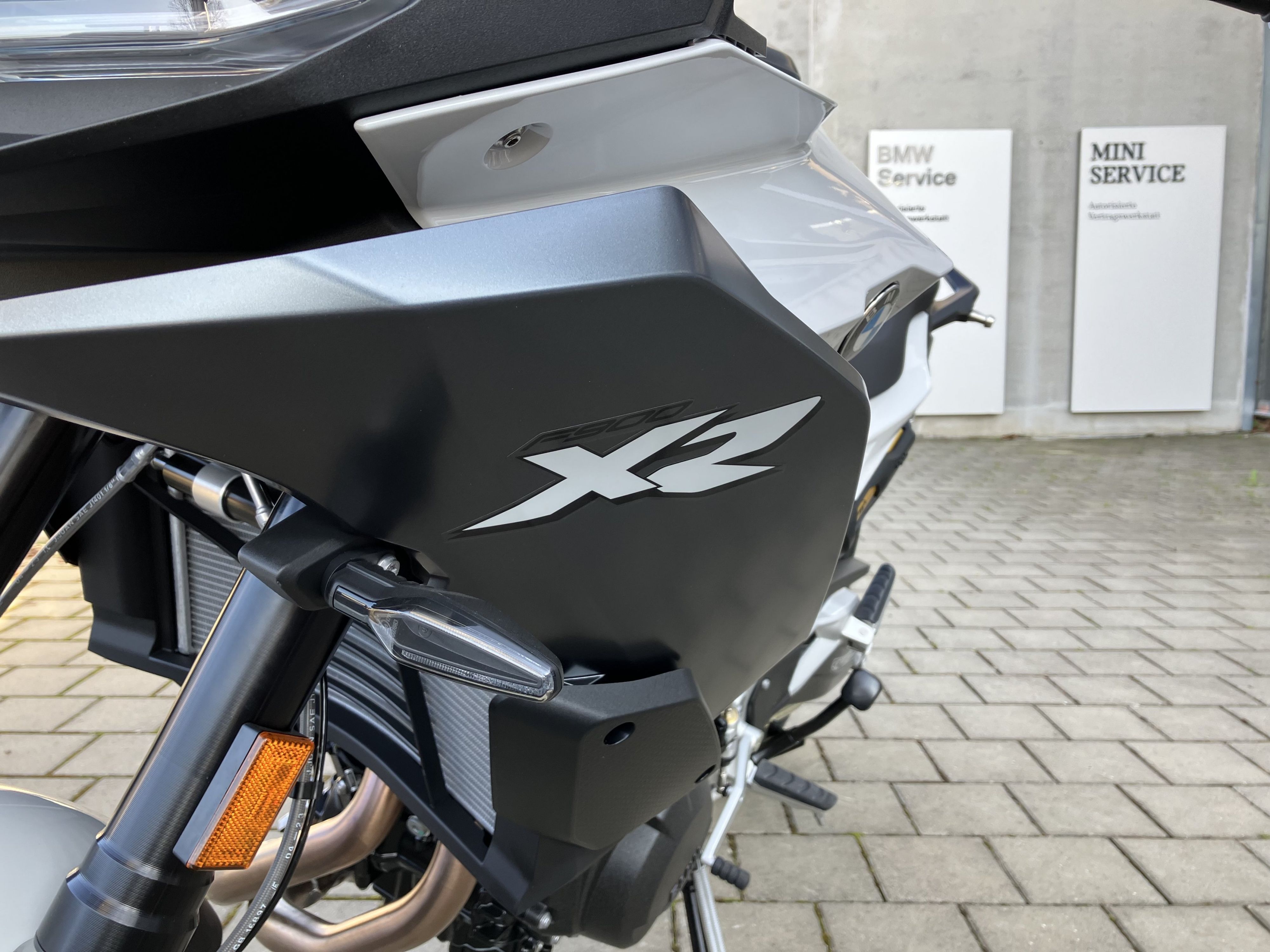 BMW Motorrad - F 900 XR