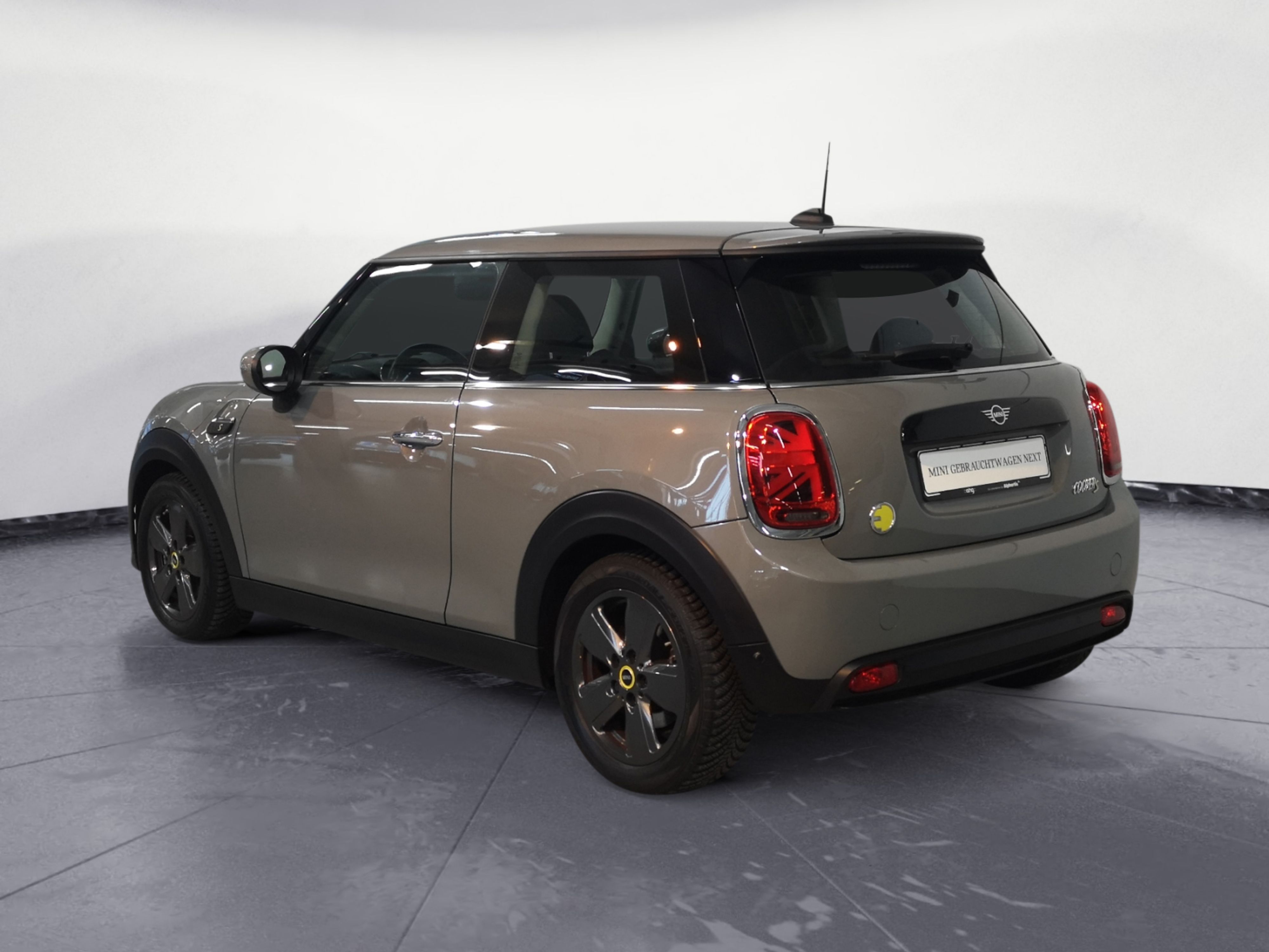 MINI - Cooper SE. Essential Trim