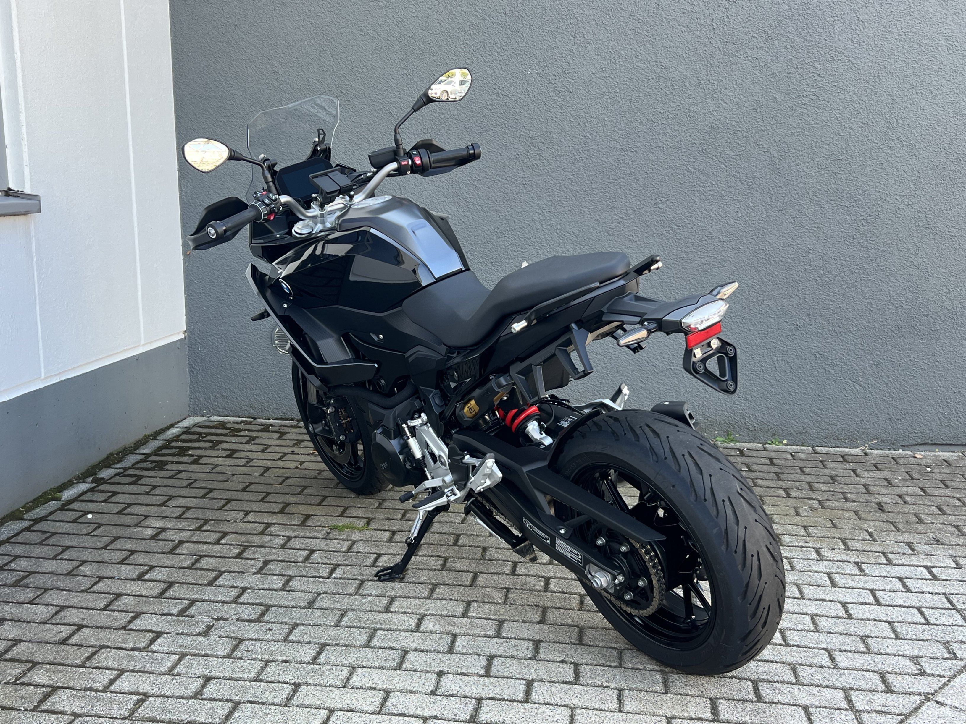 BMW Motorrad - F 900 XR