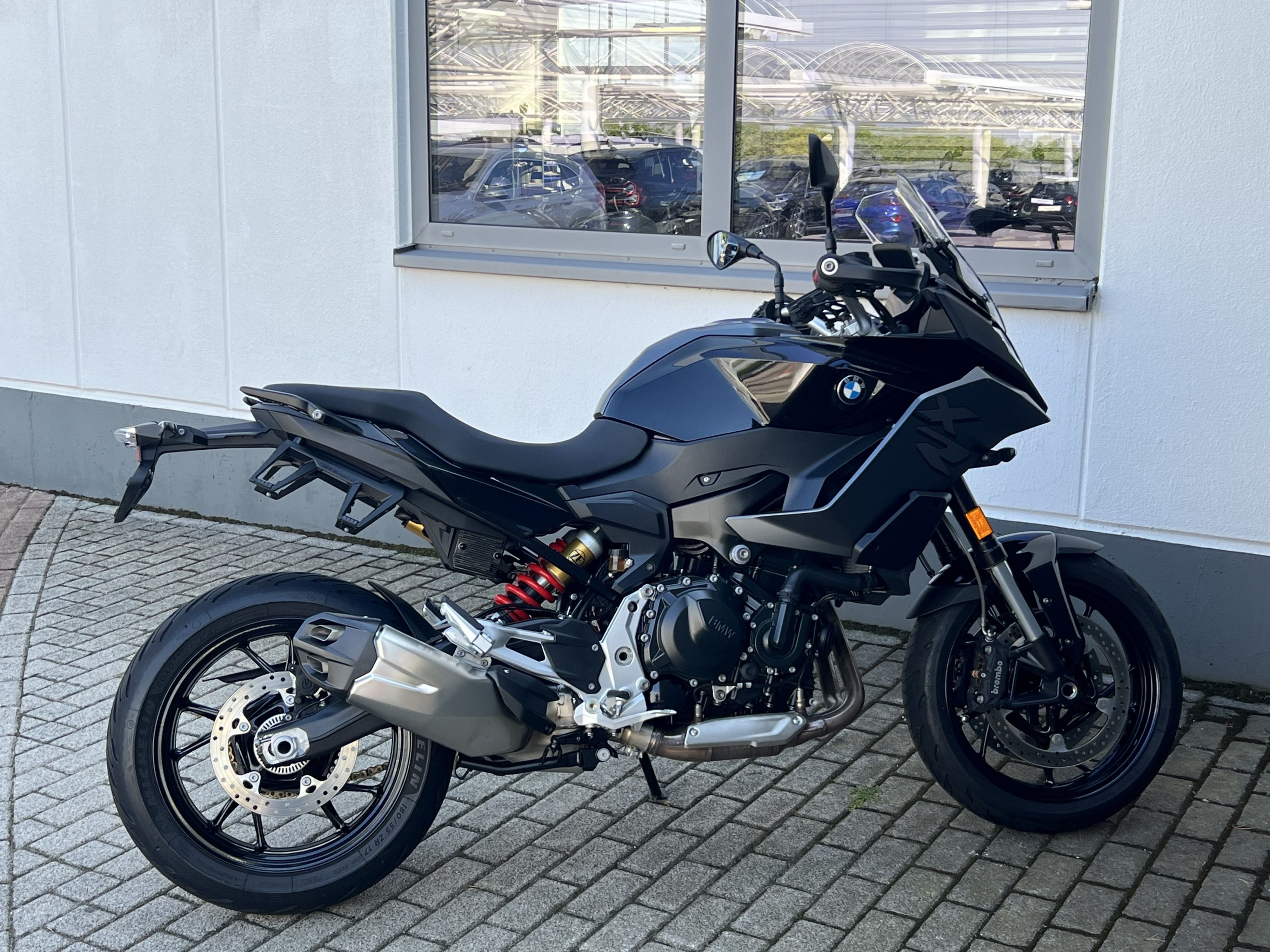 BMW Motorrad - F 900 XR