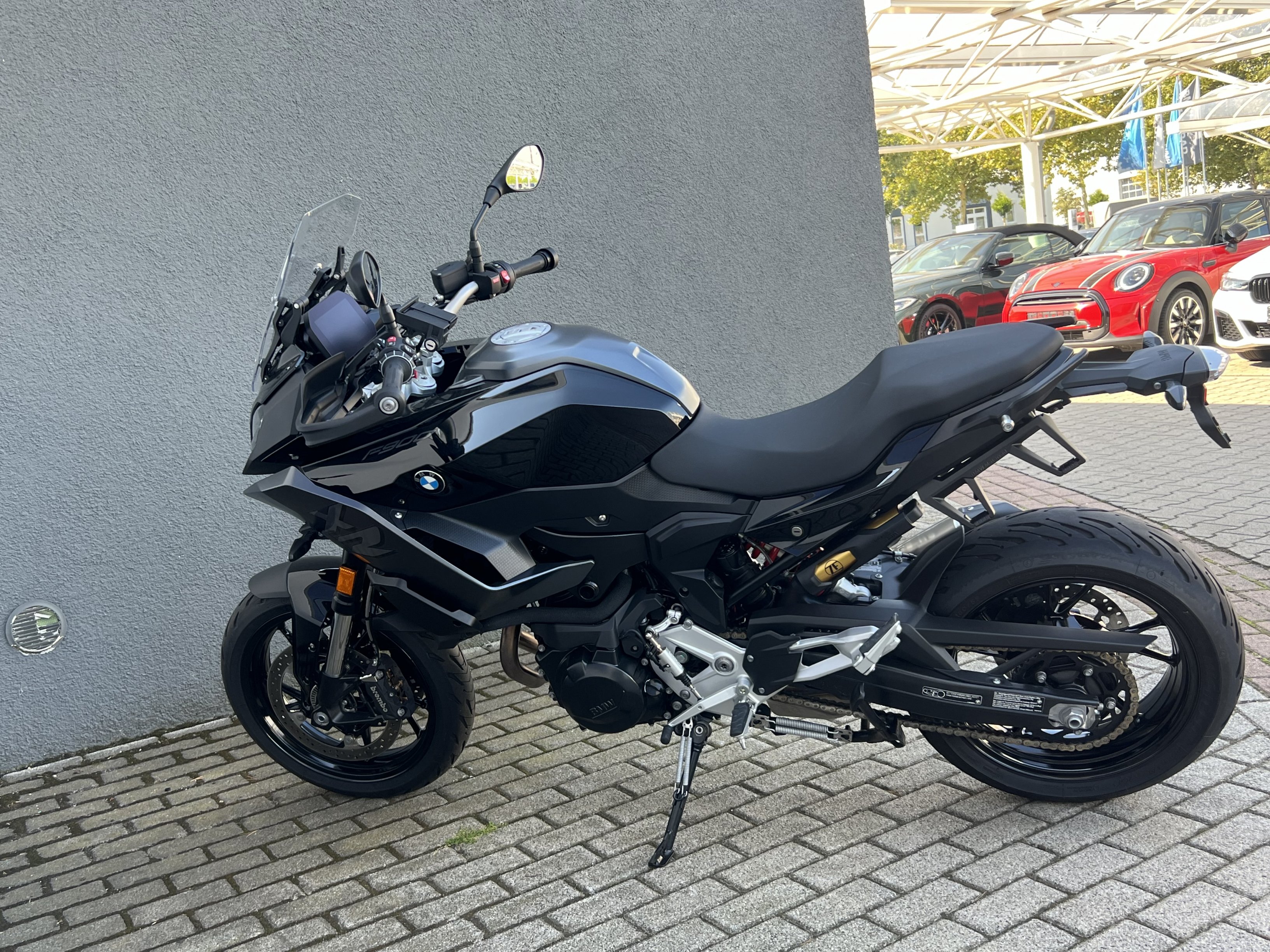 BMW Motorrad - F 900 XR