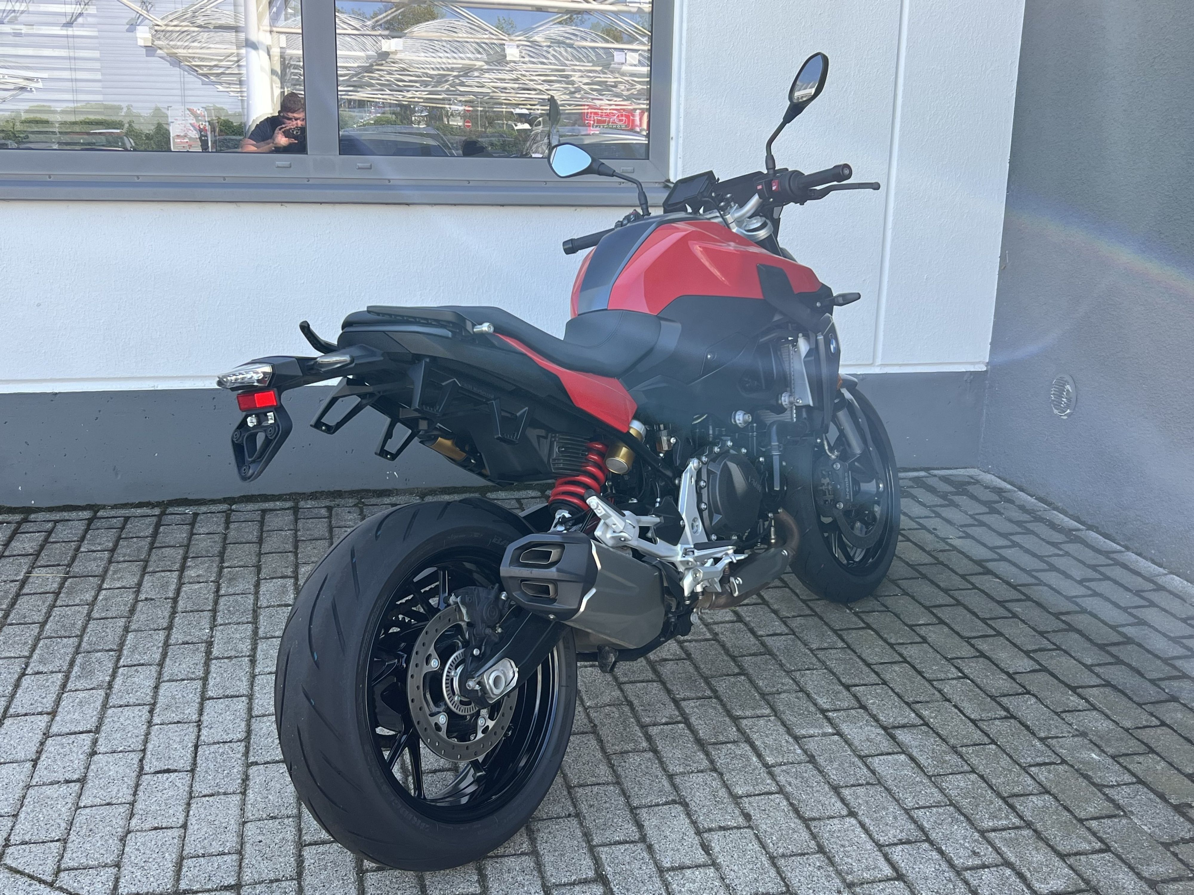 BMW Motorrad - F 900 R