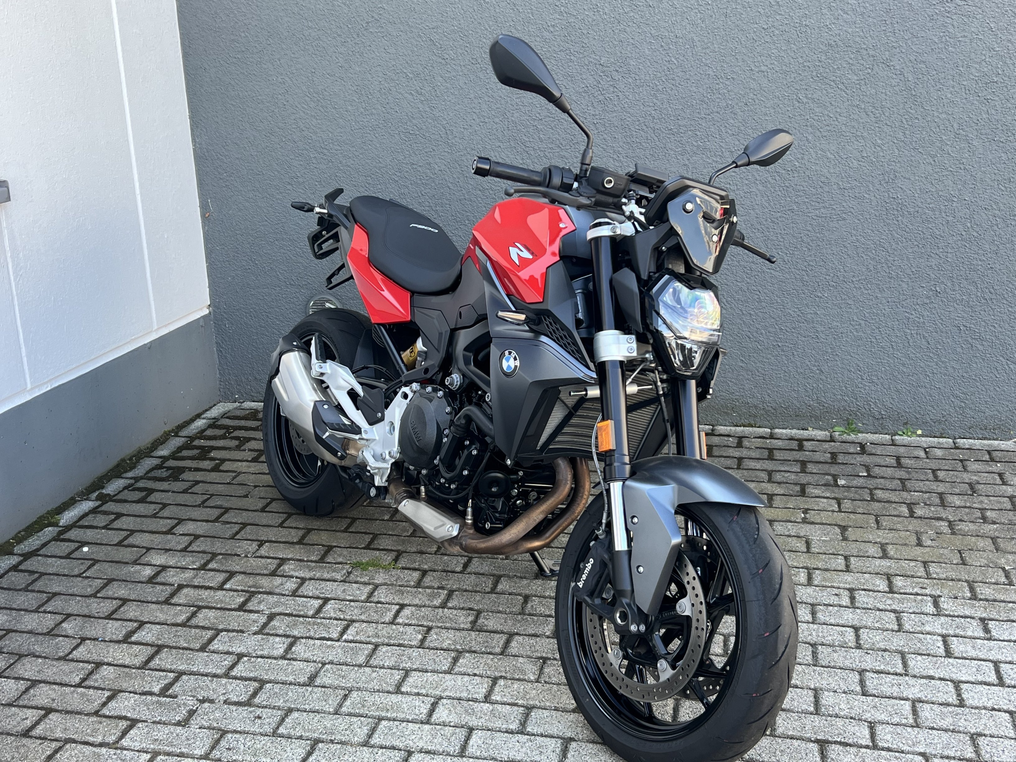 BMW Motorrad - F 900 R