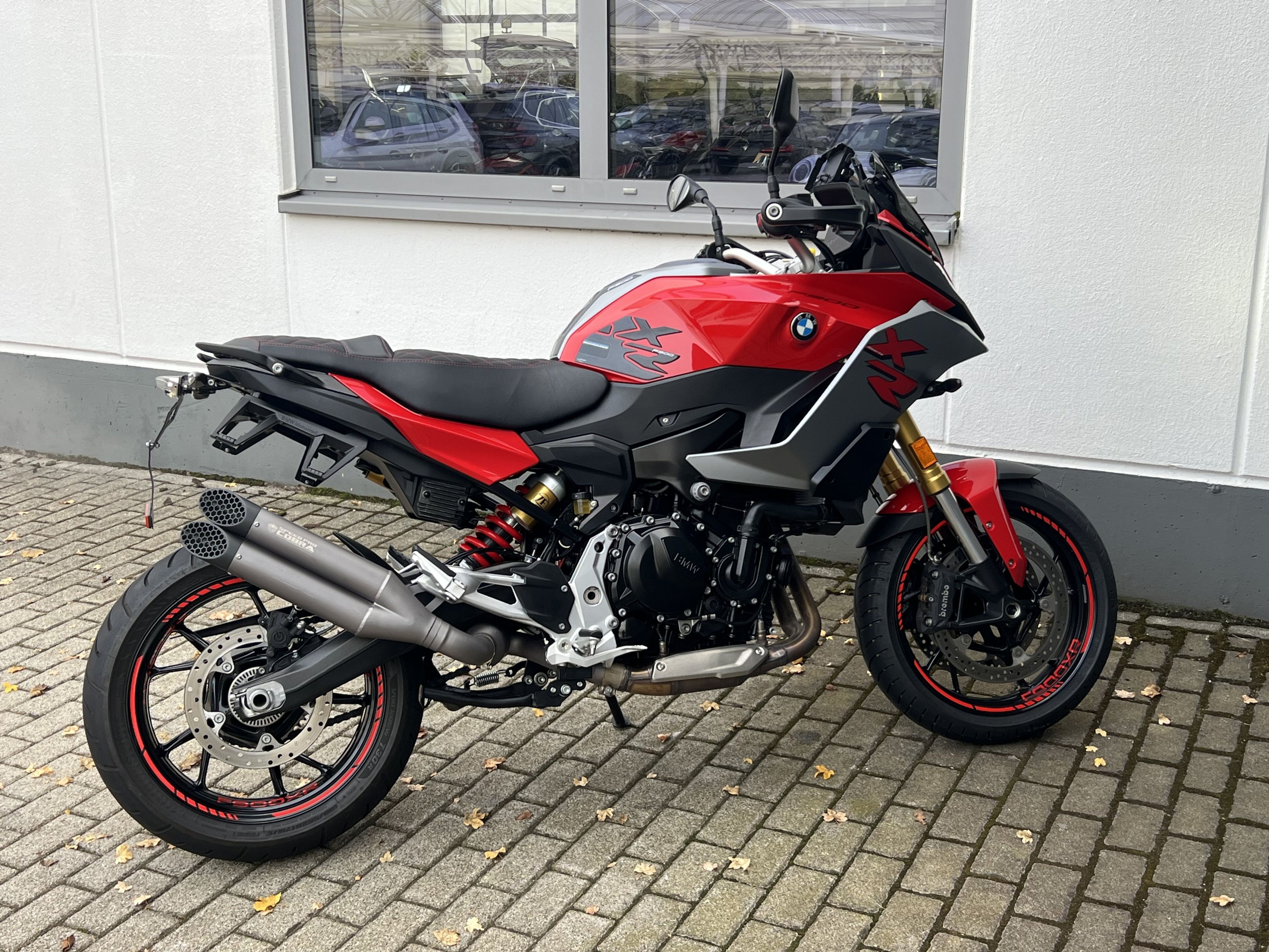 BMW Motorrad - F 900 XR