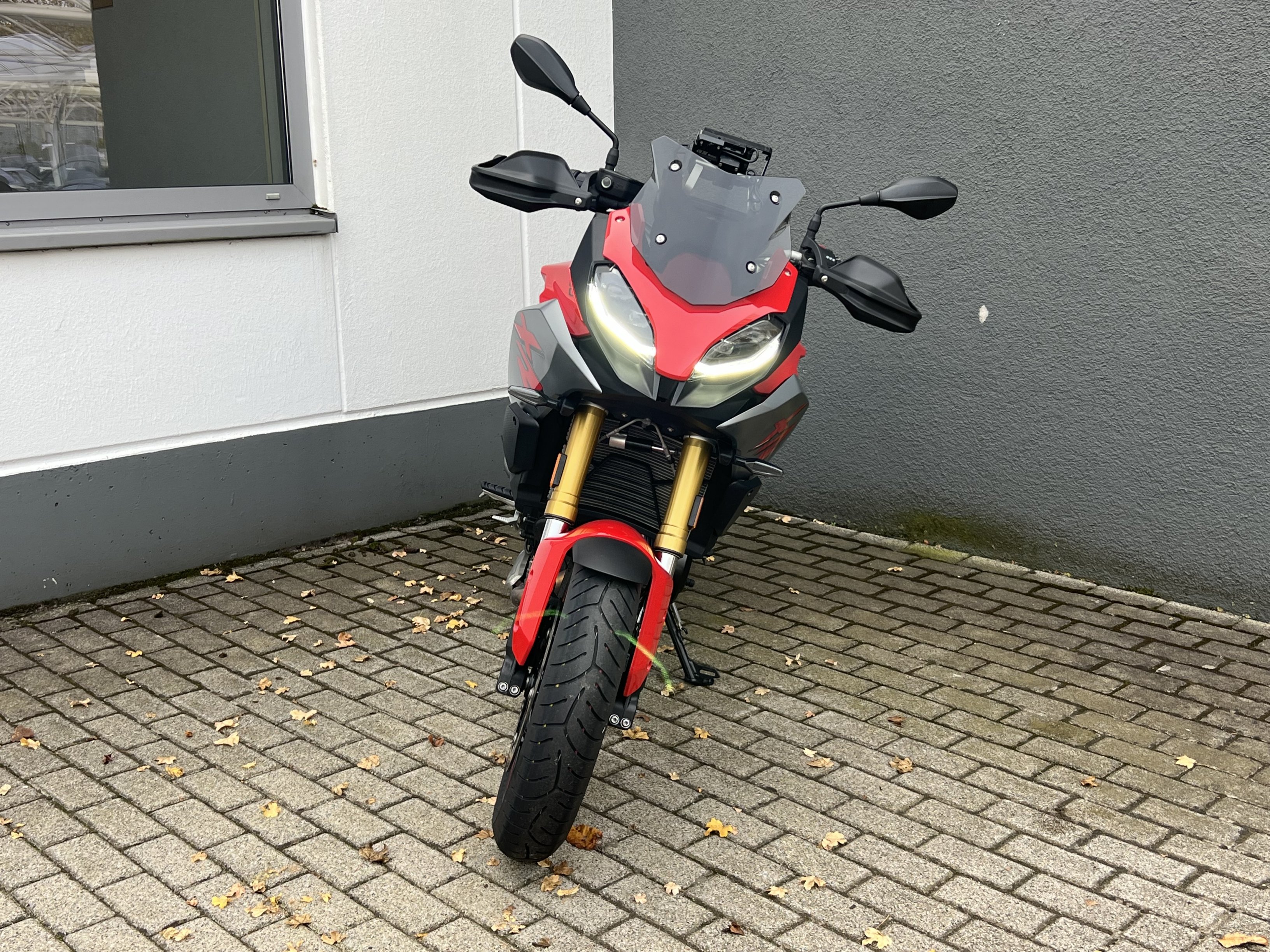 BMW Motorrad - F 900 XR