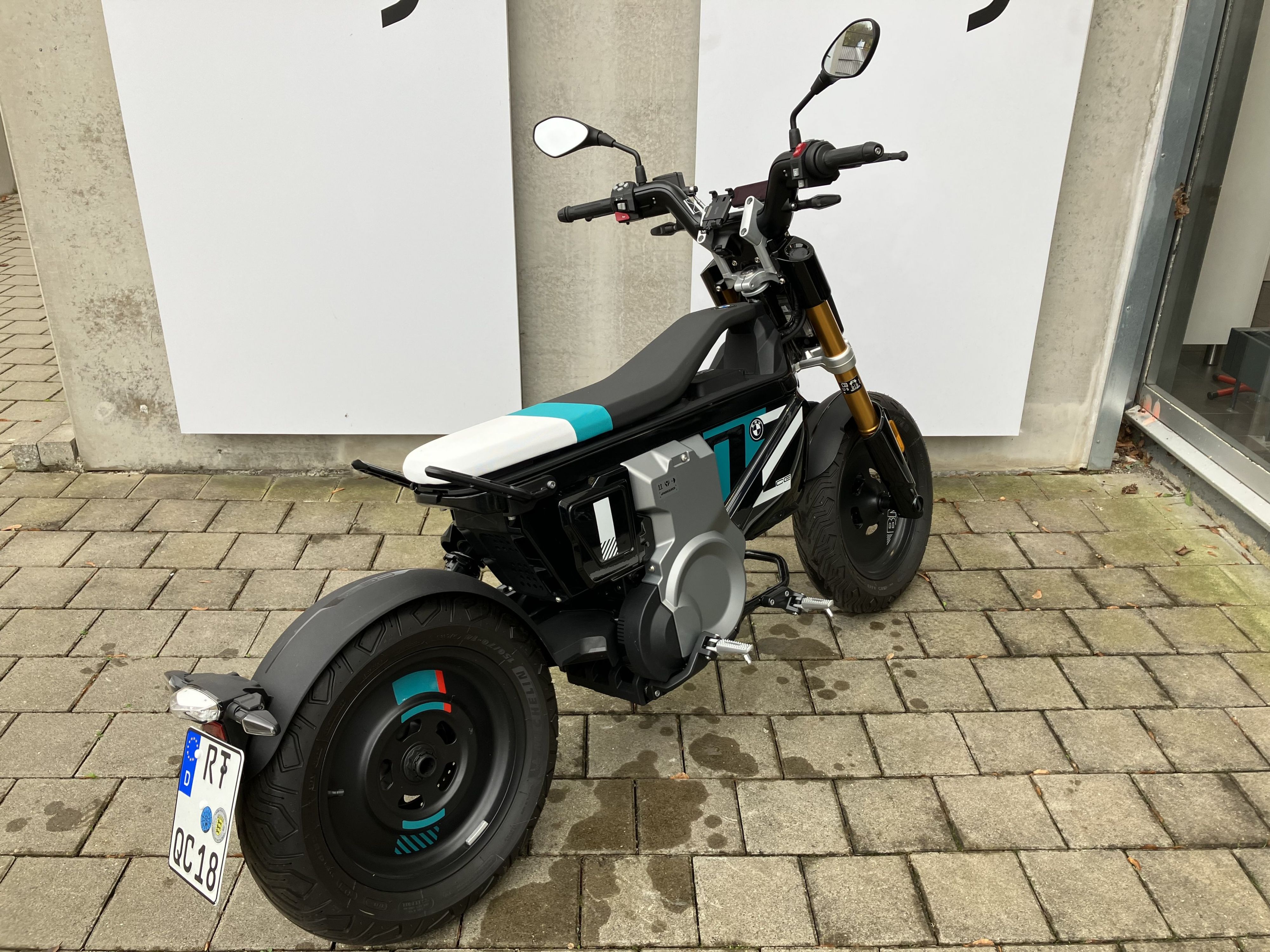 BMW Motorrad - CE 02