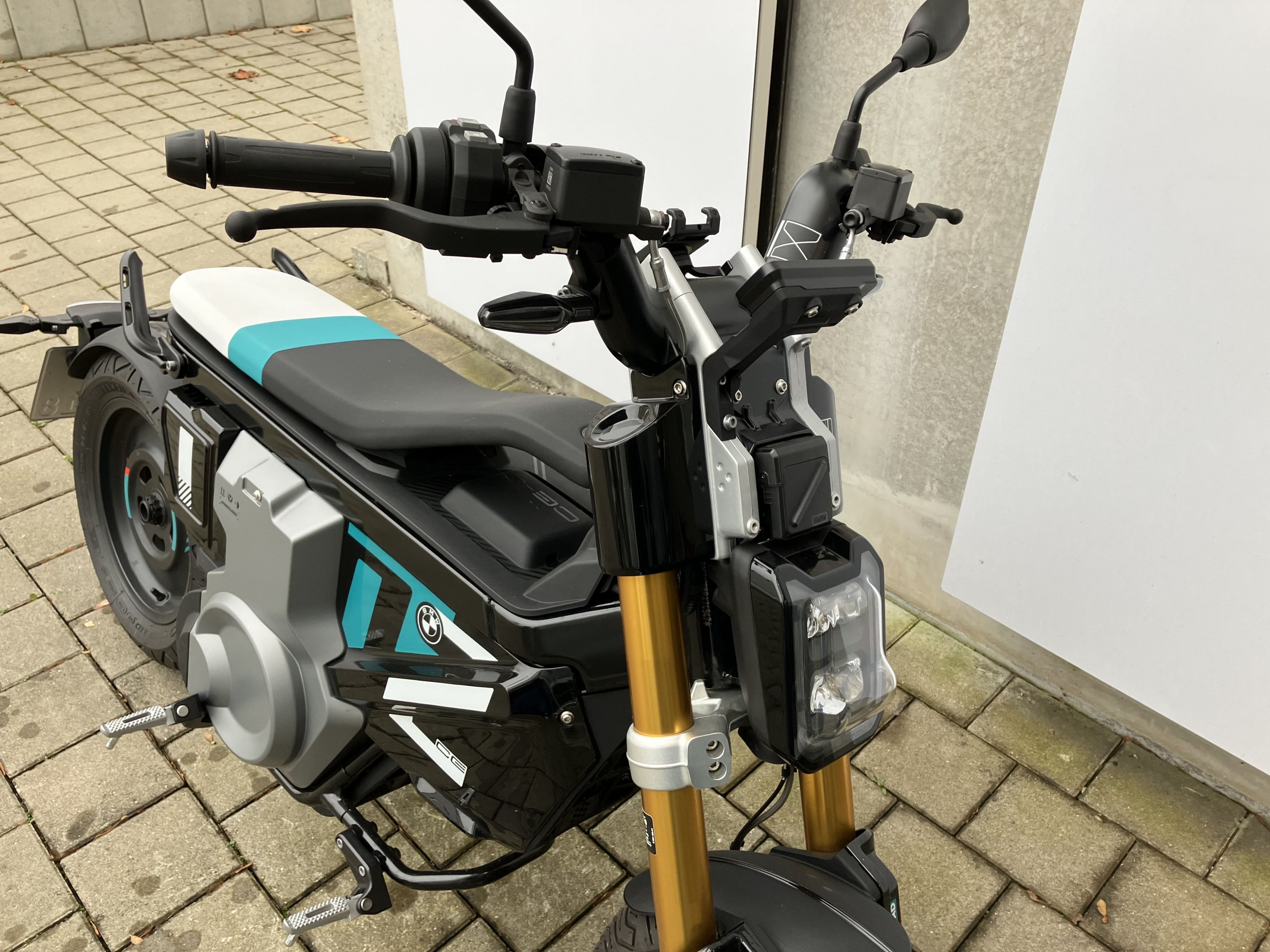 BMW Motorrad - CE 02