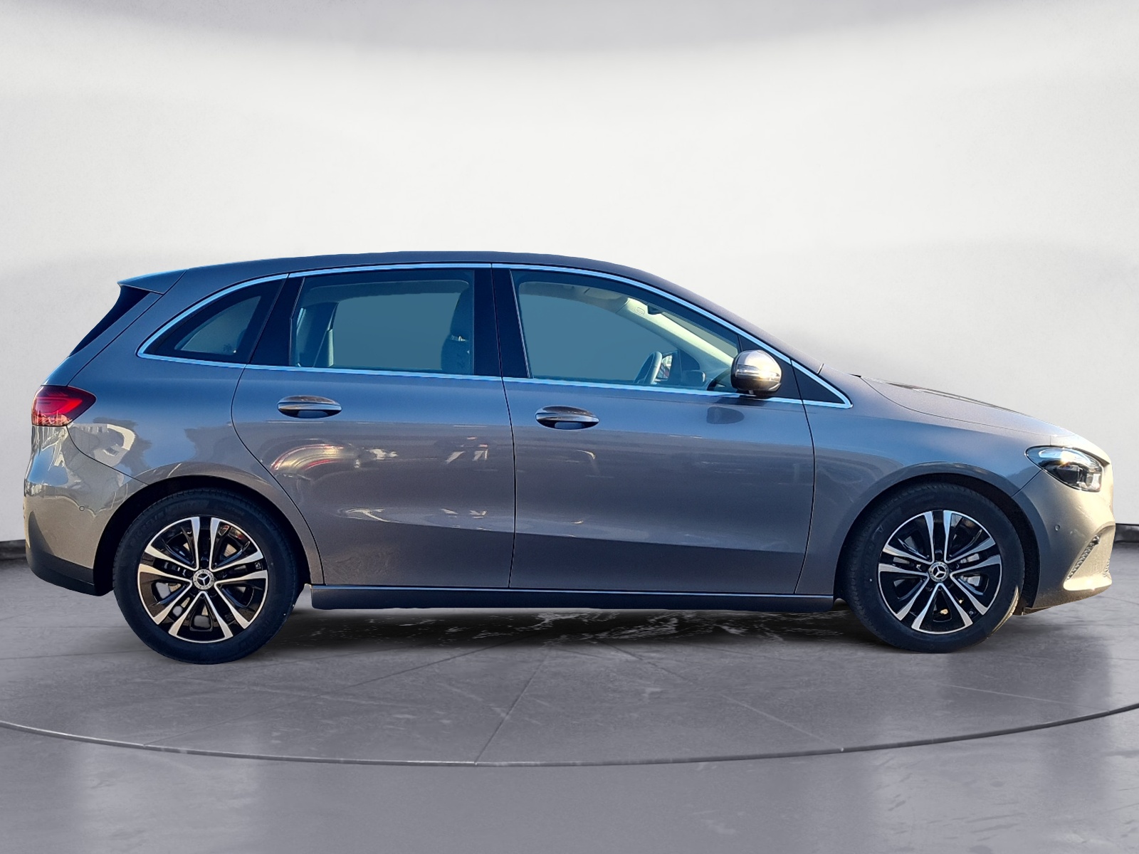 Mercedes-Benz - B 220 4 matic