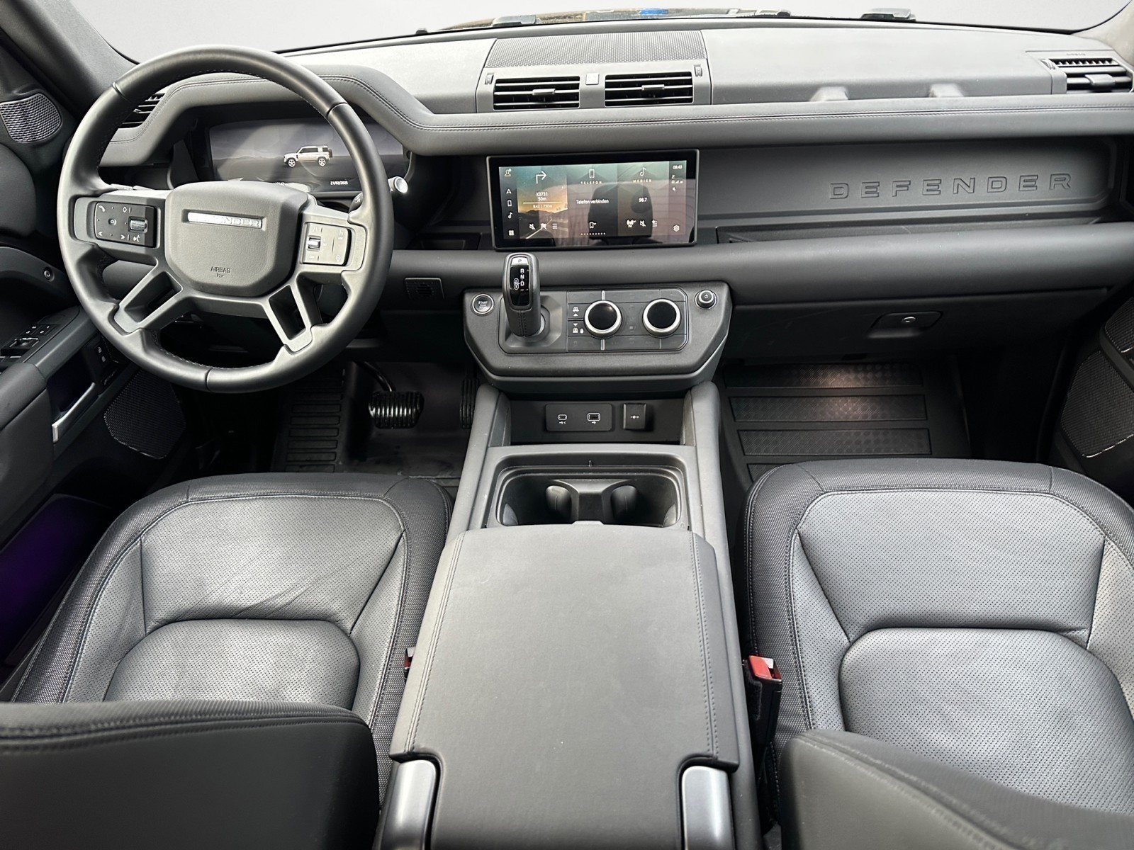 Land Rover - Defender 110 D250 X-Dynamic SE