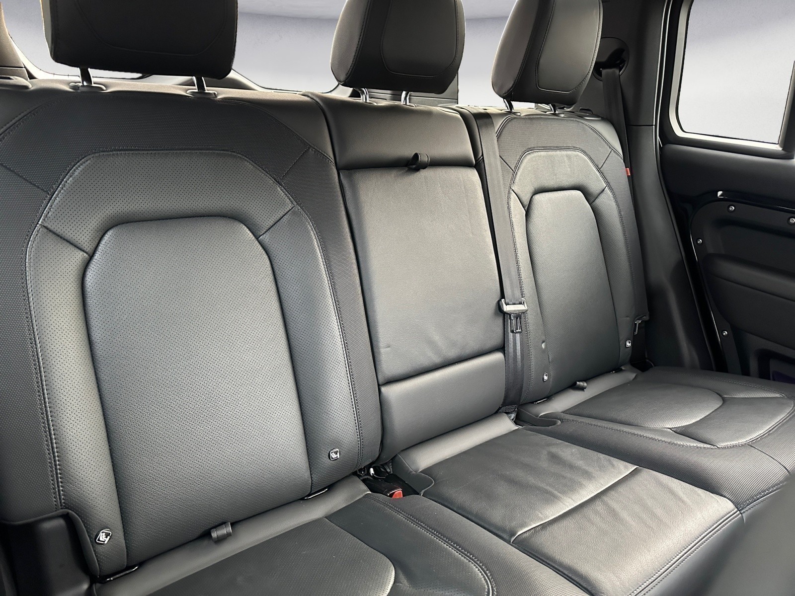 Land Rover - Defender 110 D250 X-Dynamic SE